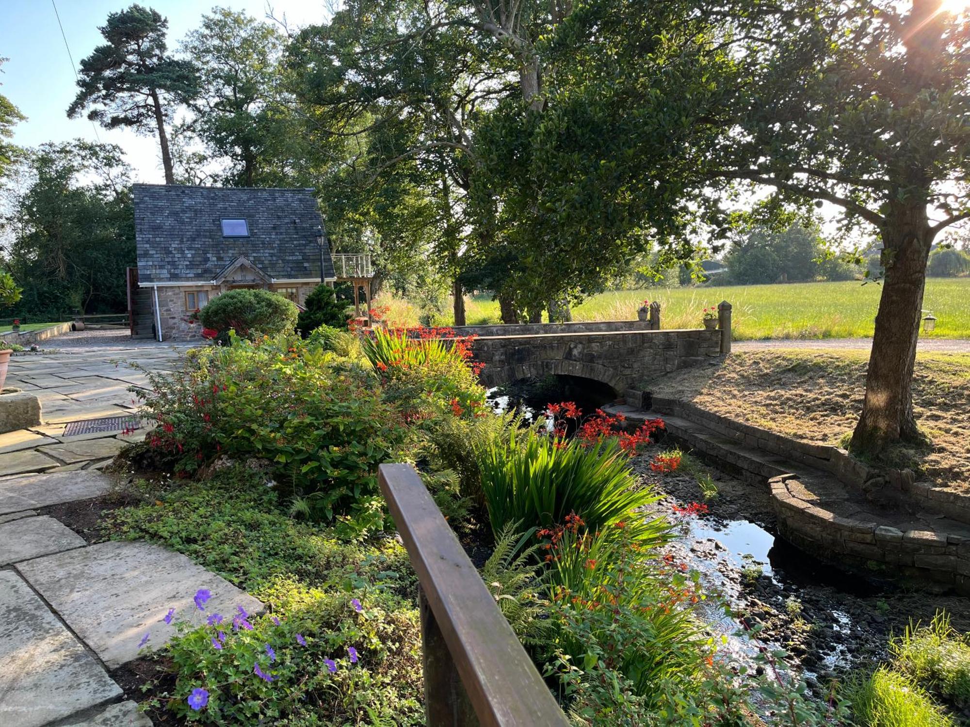 Cosy Alpine Cottage In The Heart Of Lancashire Catterall Esterno foto